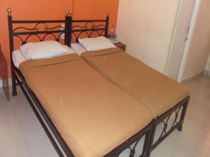 Oyo 1065 Hotel Hmr Royal Inn 浦那 外观 照片