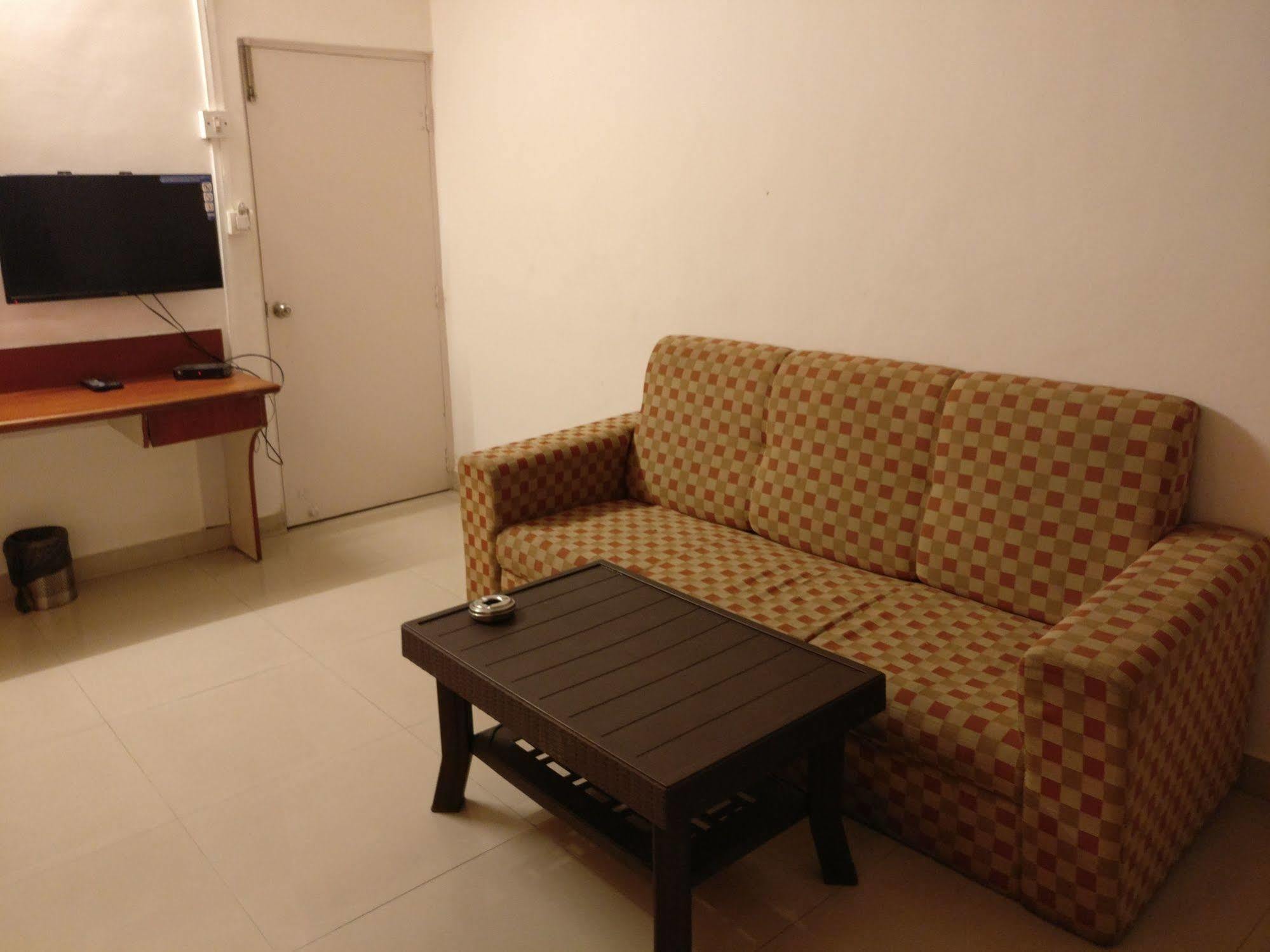 Oyo 1065 Hotel Hmr Royal Inn 浦那 外观 照片