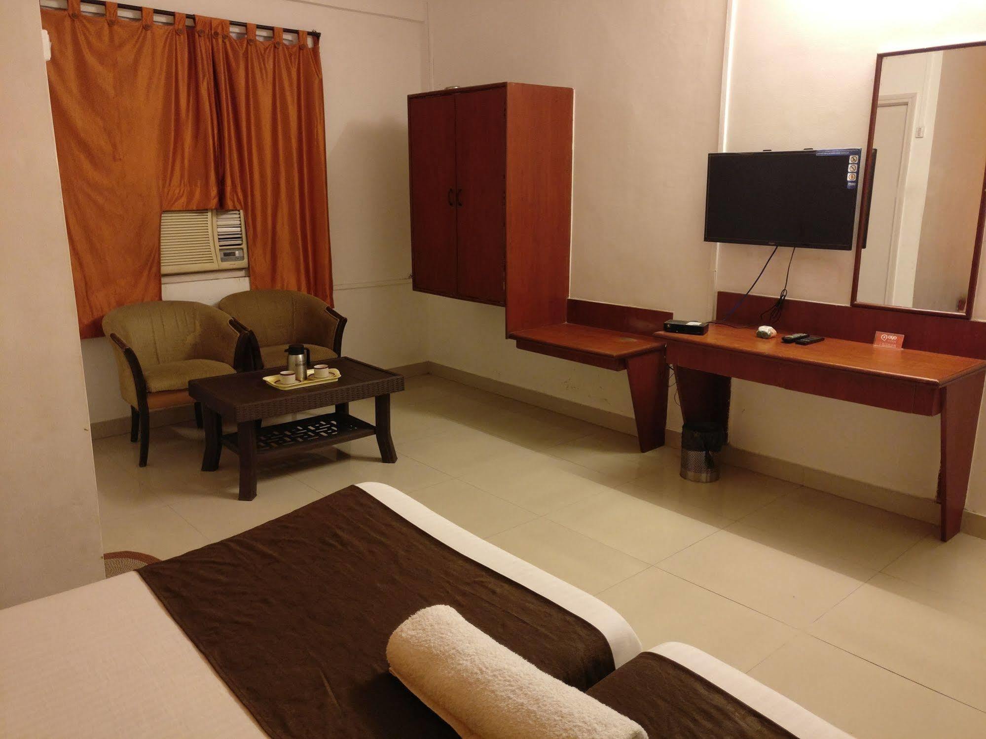 Oyo 1065 Hotel Hmr Royal Inn 浦那 外观 照片