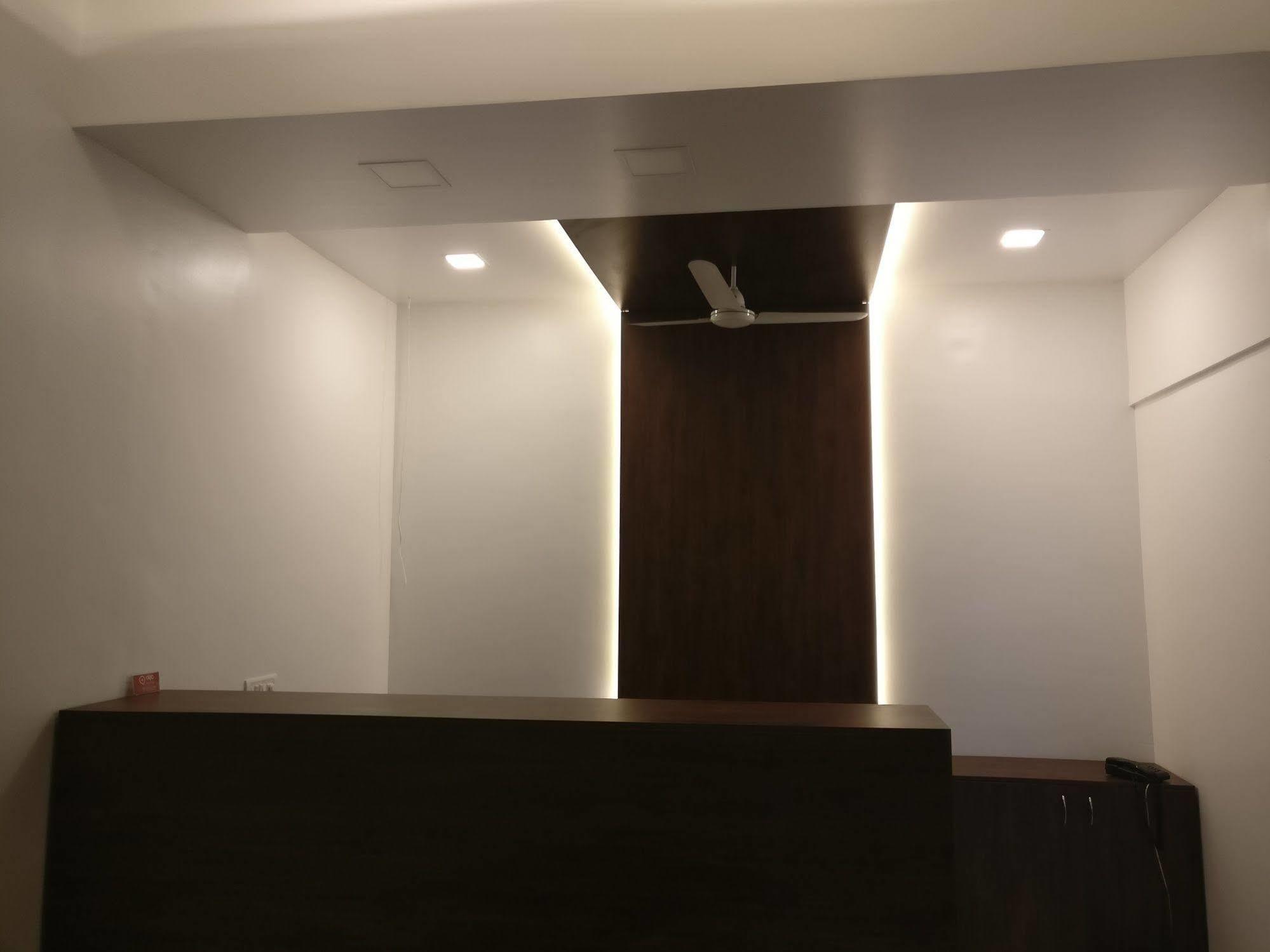 Oyo 1065 Hotel Hmr Royal Inn 浦那 外观 照片